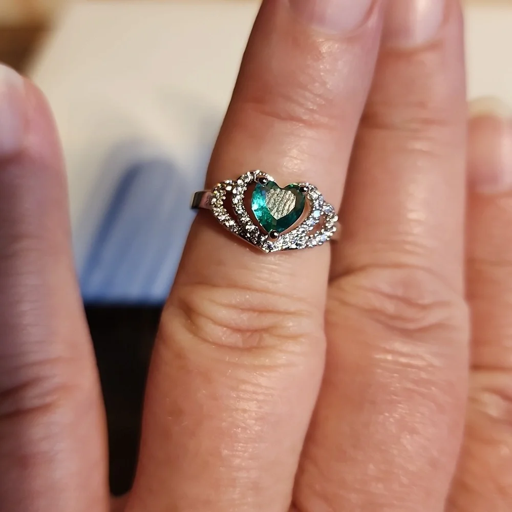 ❤️ GREEN HEART RING - Picture 5 of 6